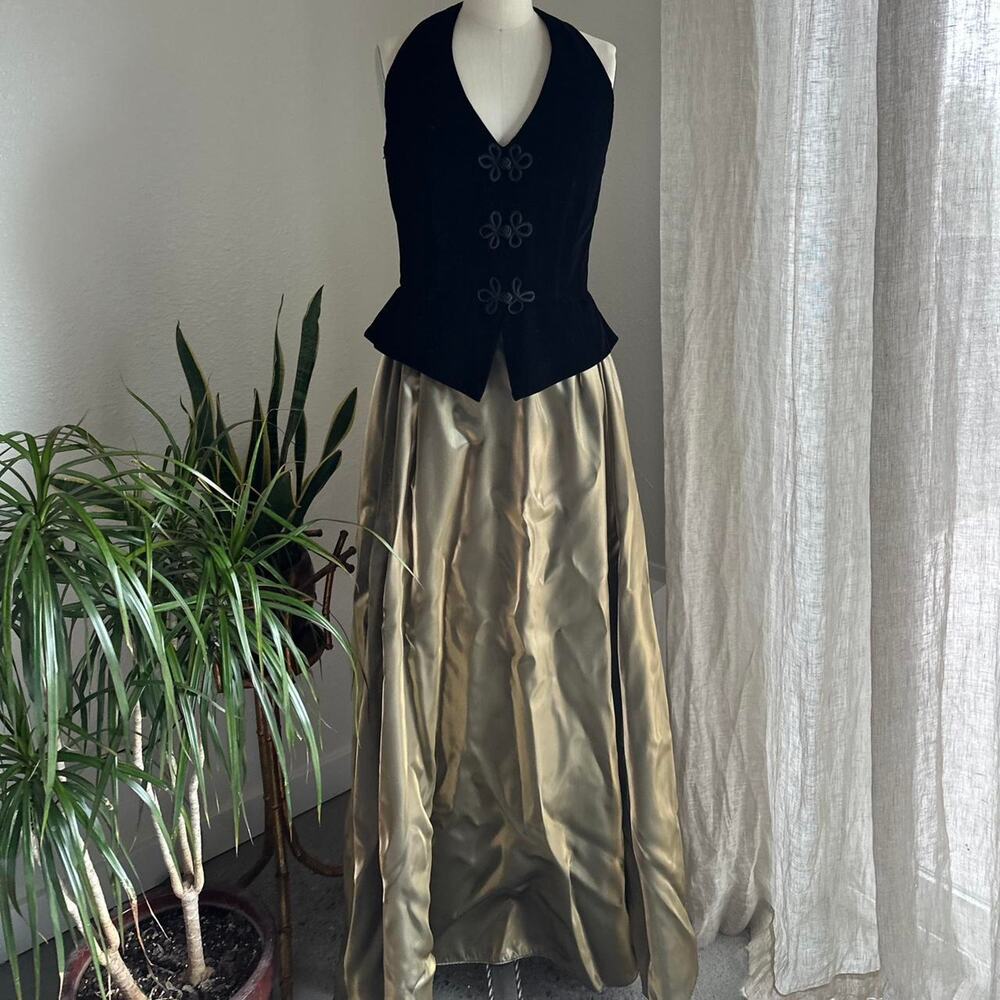 Cachet Women’s Medium Gown Black Gold Velvet Taffeta Halter Bodiced Full Length